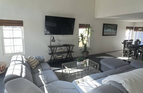 Wolf Creek House | Temecula Gem! Huge Pool Home 2 min from Pechanga