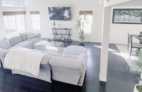 Wolf Creek House | Temecula Gem! Huge Pool Home 2 min from Pechanga