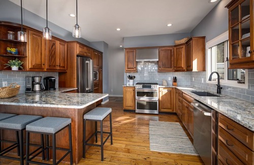 Forest Hills House | Ten Peaks Lookout Home: Incredible Views, Hot Tub