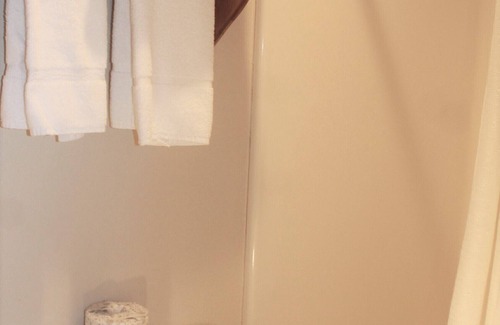 Pettit Hotel | Tenkiller Lodge