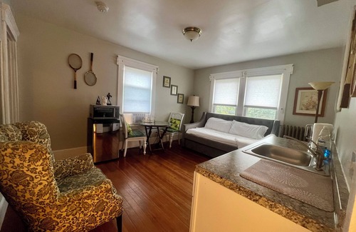 Cliff Walk Condo | Tennis Hall of Frame 1-bedroom