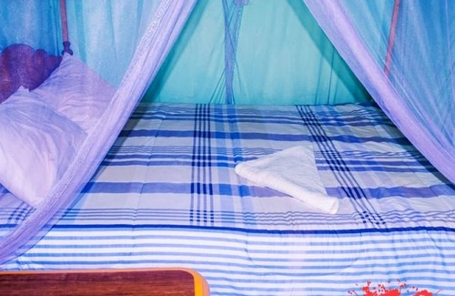 Kutus Hotel | Terace Wedge Villa