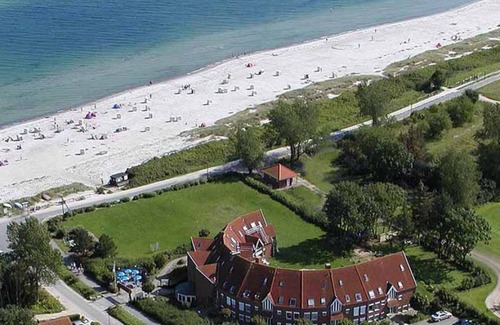 Kronsgaard Apartment | *Terrace apartment on the Baltic Sea beach, panoramic sea view, pool, wifi, Godewind A2