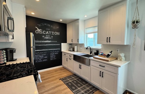 Ocean Beach Apartment | Terrific 2-bedroom apartment 2 blocks from the Beach AC