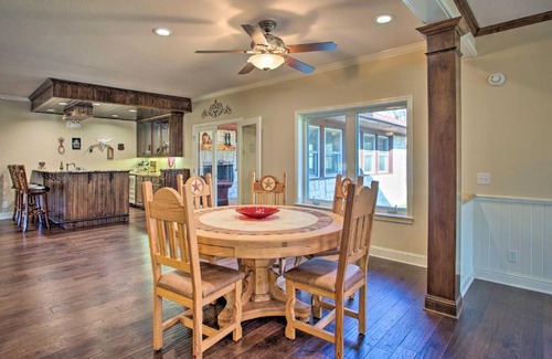 Albany House | Texas Abode with Pool about 25 Miles to Lake Texoma!