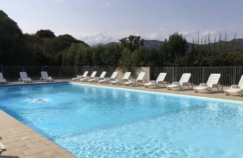 Pinarellu House | Thalassa Air-conditioned mini villa, swimming pool, 10 min walk from the sea