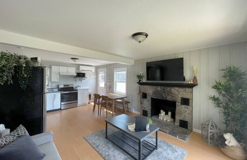 Uncasville House | Thames River Cottage · Near Casinos - USCGA