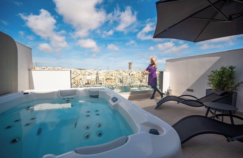 Pieta Apartment | The Address Seafront Penthouse 16 + Hot Tub