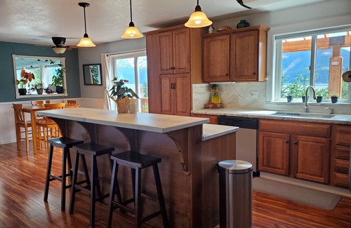 Haines Condo | The Aerie, 2 bedroom, 2 bathroom, stunning view, BBQ, washer/dryer