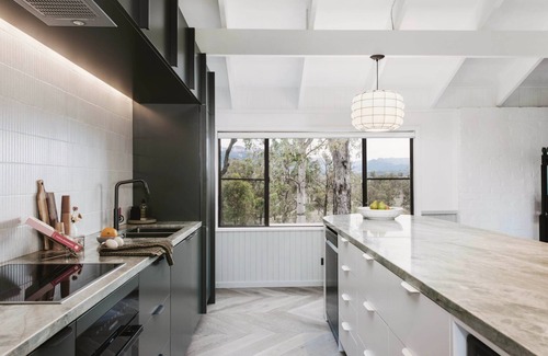 Glen Davis House | The Alice Escape by Contemporary Hotels