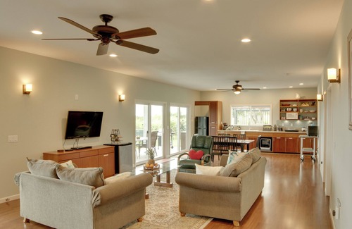 Discovery Harbour Apartment | 'The Aloha Green House' Retreat w/Ocean Views!