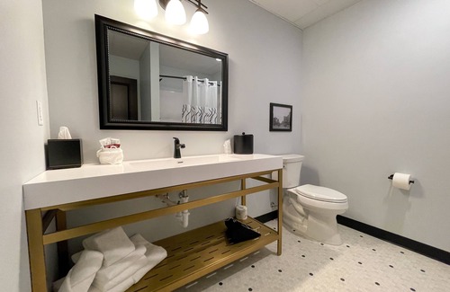 Aberdeen Hotel | The Alonzo Ward Hotel