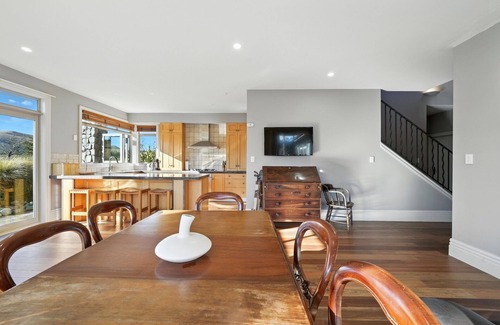 Windwhistle House | The Alpine Edge - Windwhistle Holiday Home