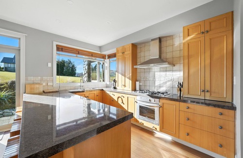 Windwhistle House | The Alpine Edge - Windwhistle Holiday Home