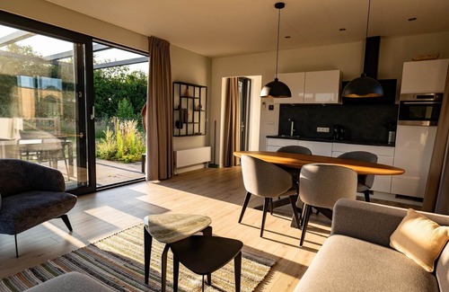 Kotten House | The Amalia is a 4-bed vacation home with a cozy homey living room, an open kitchen, 2 bedrooms, a generous outdoor space, and a hot tub.