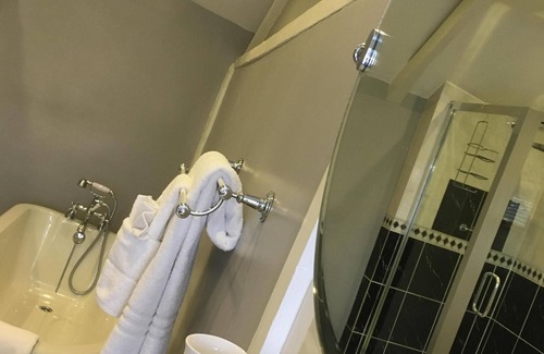 Cuddesdon Bed & Breakfast | The Angel B&B