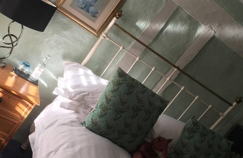 Cuddesdon Bed & Breakfast | The Angel B&B