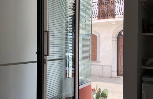 Scilla House | The Art Gallery apartment