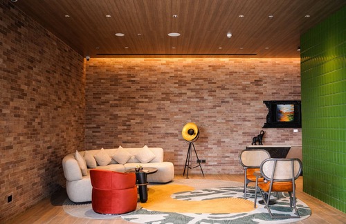 Maradu Hotel | The Artiste, Kochi, a Tribute Portfolio Hotel by Marriott