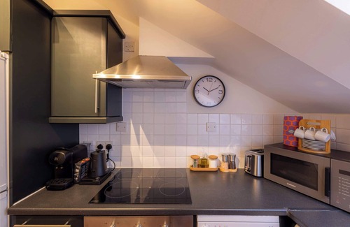 Vincent Square Apartment | The Atrium: High Ceilings & Workspace, Victoria