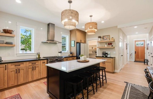 Newberg House | The Avery House ~ A Luxury Retreat in Newberg