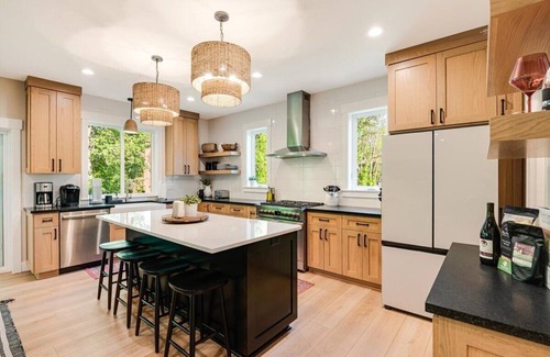 Newberg House | The Avery House ~ A Luxury Retreat in Newberg