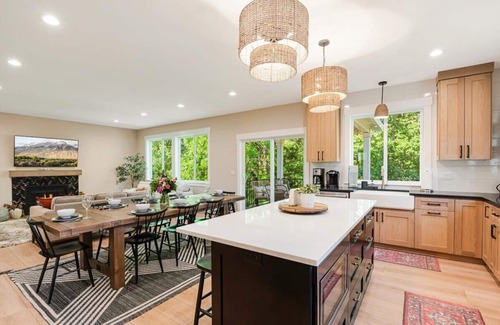 Newberg House | The Avery House ~ A Luxury Retreat in Newberg