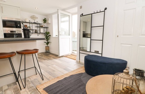 South Shields Cottage | THE BEACH APARTMENT, pet friendly, with a garden in South Shields