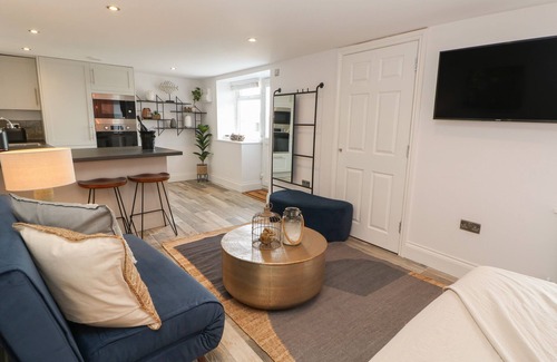 South Shields Cottage | THE BEACH APARTMENT, pet friendly, with a garden in South Shields