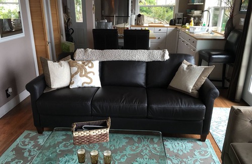 Shelton House | *THE BEACH HOUSE* Beautiful Puget Sound Waterfront Beach House Shelton