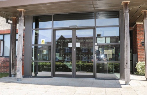 Littlehampton Cottage | THE BEACON AT MARINE COURT, family friendly in Littlehampton