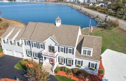 Hull Hotel | The Beacon Waterfront Inn