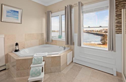 Hull Hotel | The Beacon Waterfront Inn