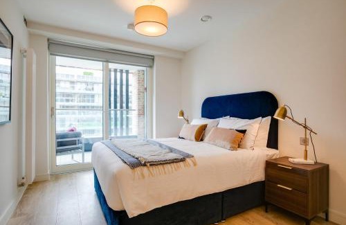 Grand Canal Dock Apartment | The Benson Two by Dublin At Home