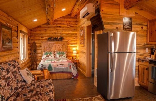 Salmon Cabin | The Bighole Cabin at J&J Cabins