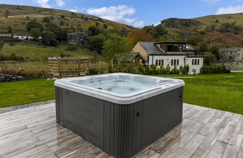 Walsden House | The Bird I'th Cottage