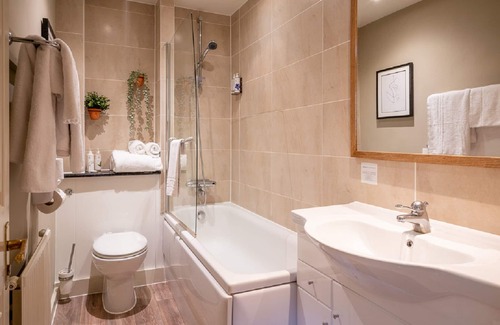 Knowl Hill Hotel | The Bird In Hand