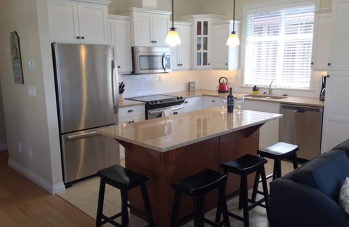 Okanagan-Similkameen House | The Birdhouse - Waterfront Cottage with Pool Table and Boat Slip!