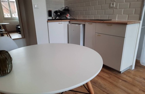 Le Busca Apartment | The black and white nice studio hyper center and wifi