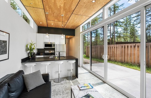 Lakeside Cabin | The Blackfoot at Stoner Creek Cabins