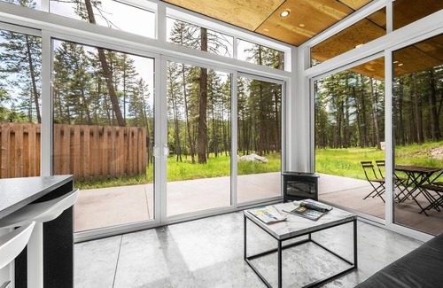 Lakeside Cabin | The Blackfoot at Stoner Creek Cabins