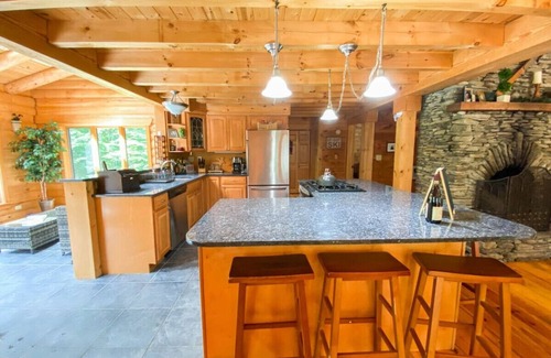 Center Conway House | The Blissful Mountain Getaway Cabin | Private Pool
