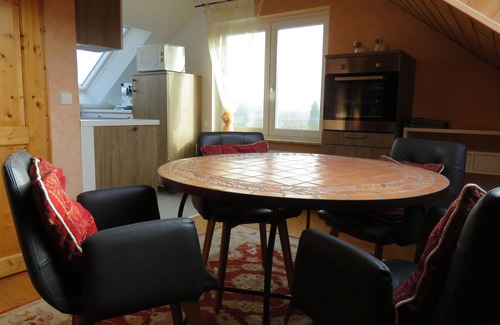 Pleisweiler Apartment | The blue house (Lilie apartment) with pool on the southern wine route