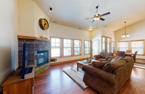 Dover Bay Apartment | The Blue Heron