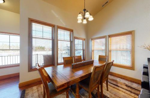 Dover Bay Apartment | The Blue Heron