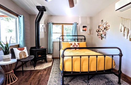 Pauma Valley Cabin | The Bluebird's Nest - Cabin with Fireplace