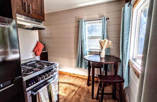 Pauma Valley Cabin | The Bluebird's Nest - Cabin with Fireplace