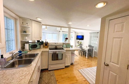 Eastham Cottage | The Breeze on Minister's Pond