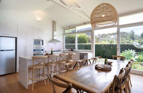 Newport House | The Bungan - Beachfront W Access To Bungan Beach