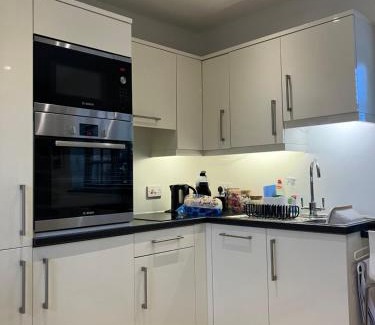 Quedgeley House | The Burrow